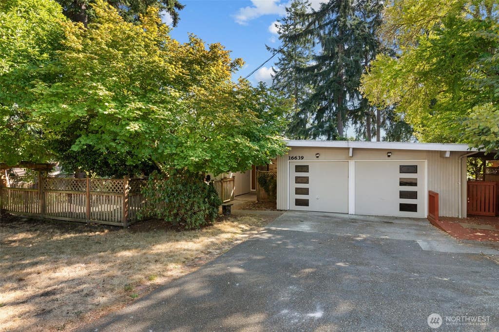 Photo of 16639 SE 8th Street, Bellevue, WA 98008 (MLS # 2574837)