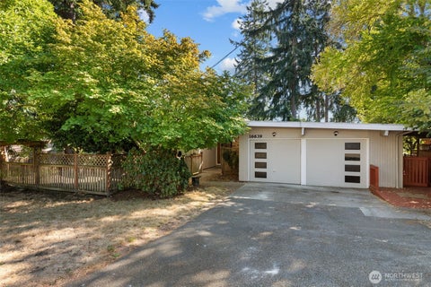 Photo of 16639 SE 8th Street, Bellevue, WA 98008 (MLS # 2574837)
