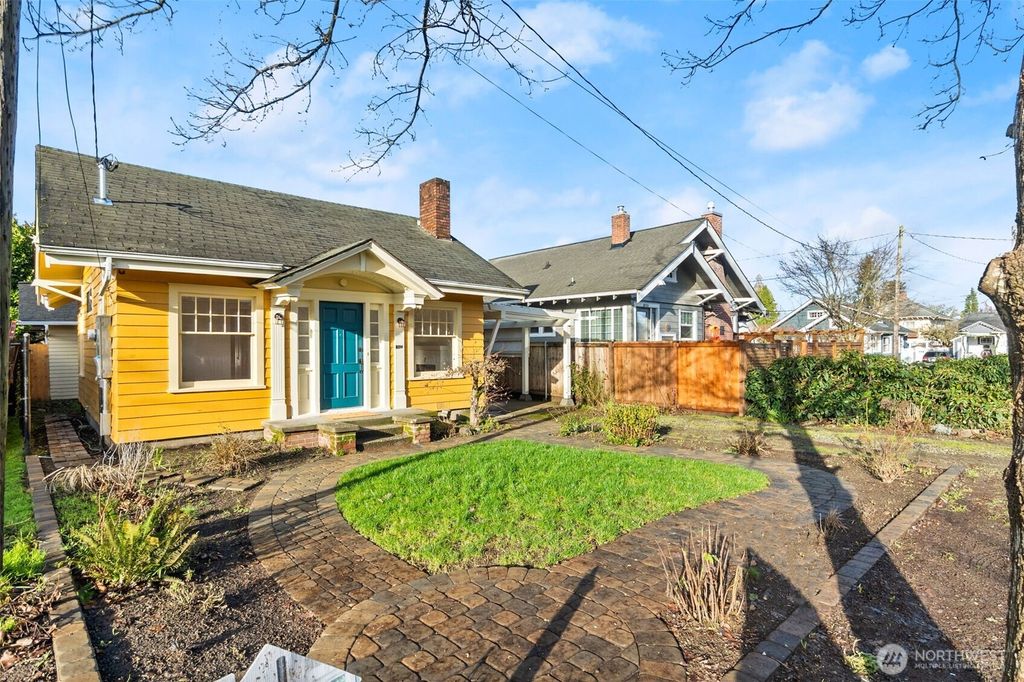 Photo of 1911 Columbia Street SW, Olympia, WA 98501 (MLS # 2466947)