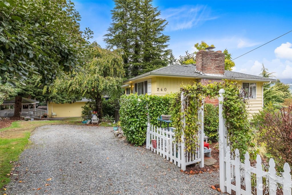 Photo of 260 SW Gibson Lane, Issaquah, WA 98027 (MLS # 2159287)