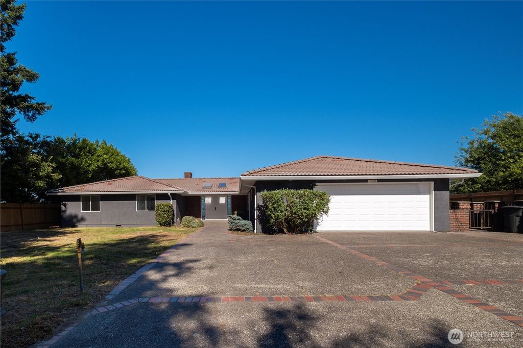 Photo of 20916 Military Road S, SeaTac, WA 98198 (MLS # 2541549)