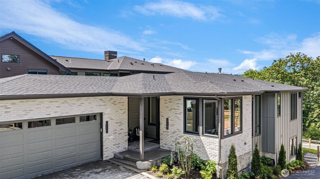 Photo of 4322 102nd Court NE, Kirkland, WA 98033 (MLS # 2466131)