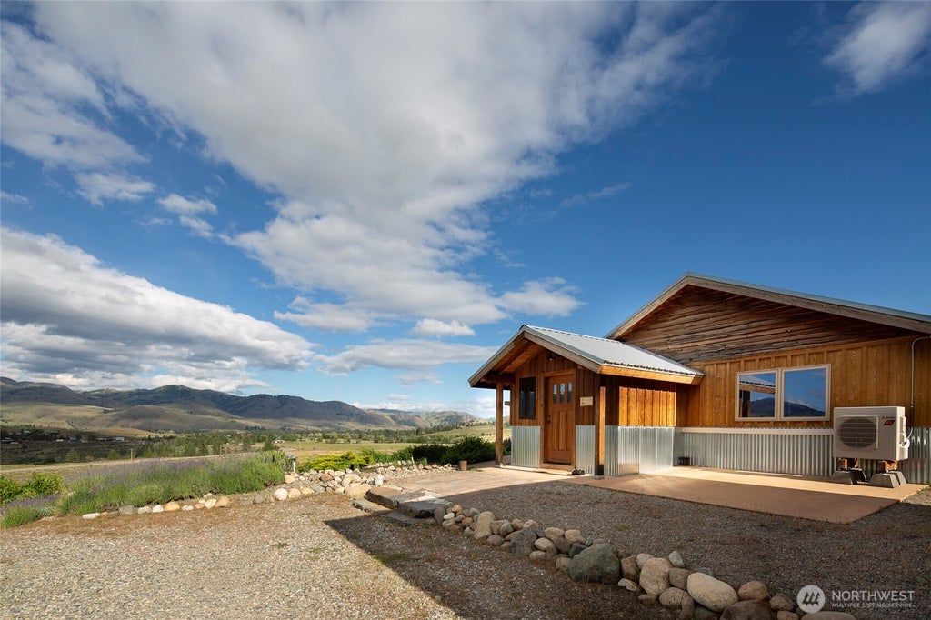 Photo of 14 Patterson Lake Road, Winthrop, WA 98862 (MLS # 2539399)