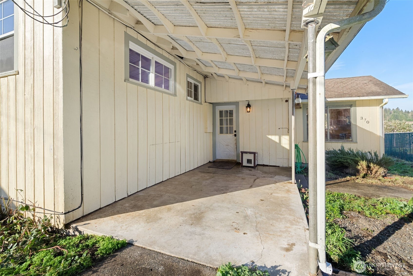 370 SE Whitecap Alley