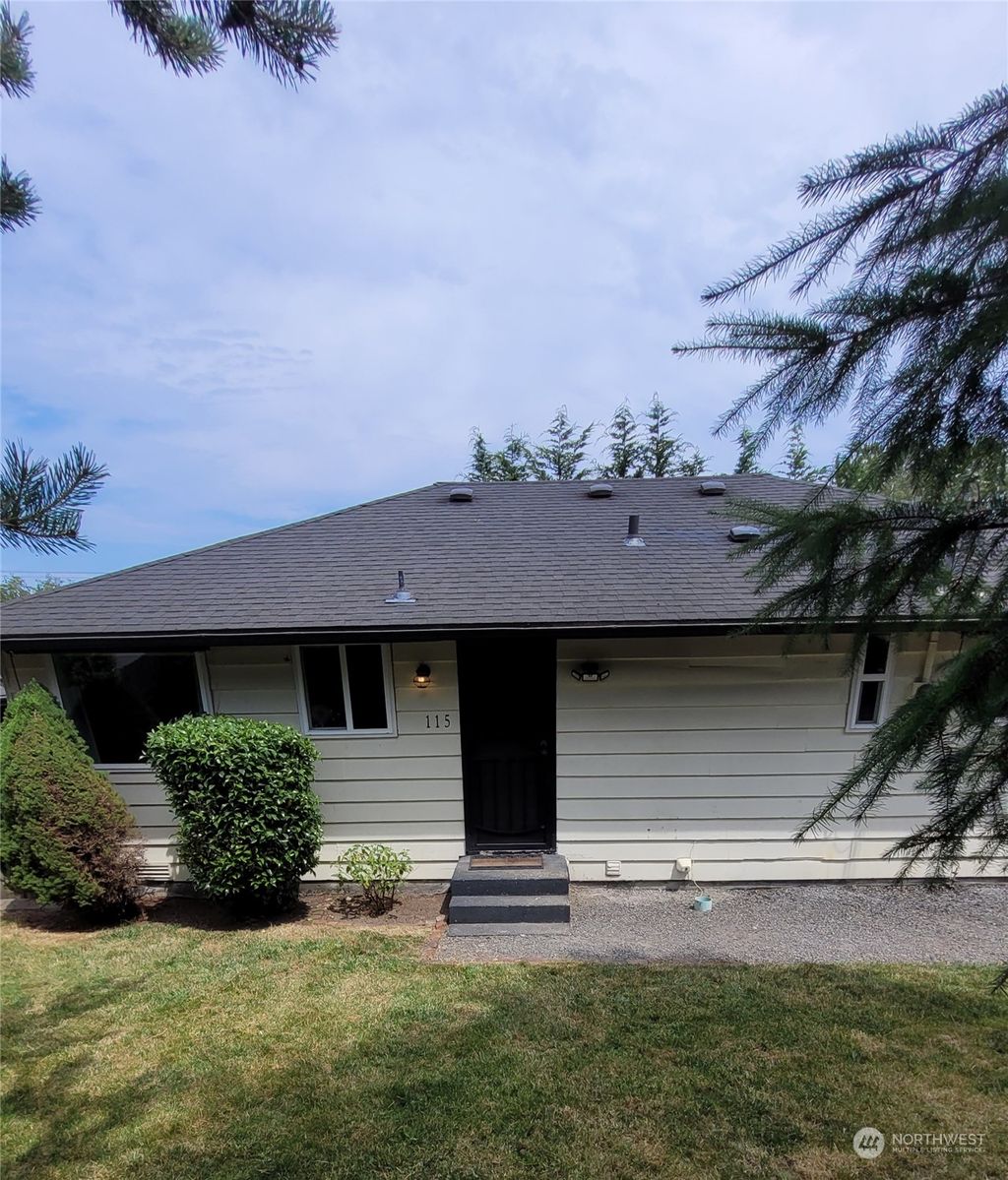 Photo of 115 Bridgeway, Everett, WA 98201 (MLS # 2266545)
