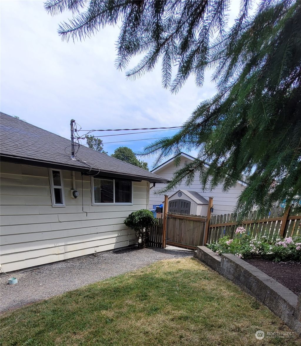 Photo of 115 Bridgeway, Everett, WA 98201 (MLS # 2266545)
