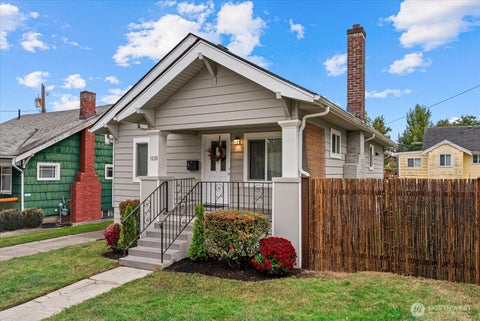 Photo of 1020 S 43rd Street, Tacoma, WA 98418 (MLS # 2587457)