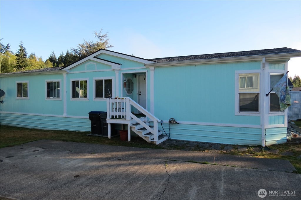 Photo of 1019 Stanford Drive #20, Cosmopolis, WA 98537 (MLS # 2573353)