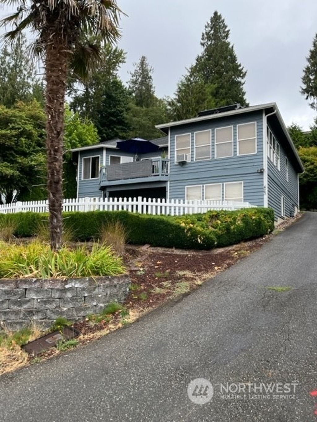 Photo of 423 S Lake Stevens Road, Lake Stevens, WA 98258 (MLS # 2159216)