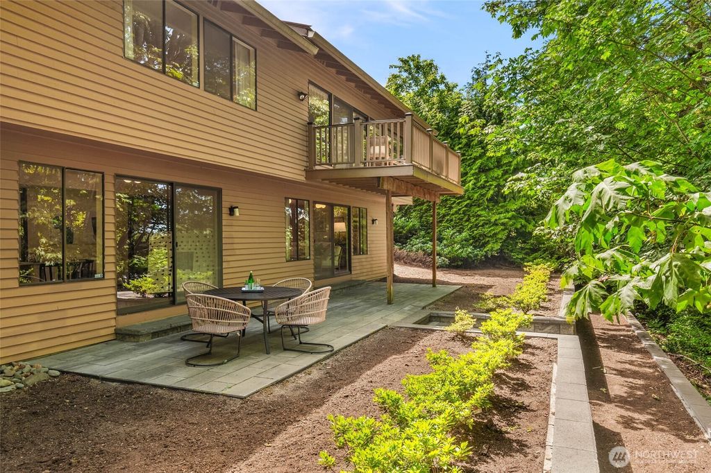 Photo of 14724 SE 49th Street, Bellevue, WA 98006 (MLS # 2544701)