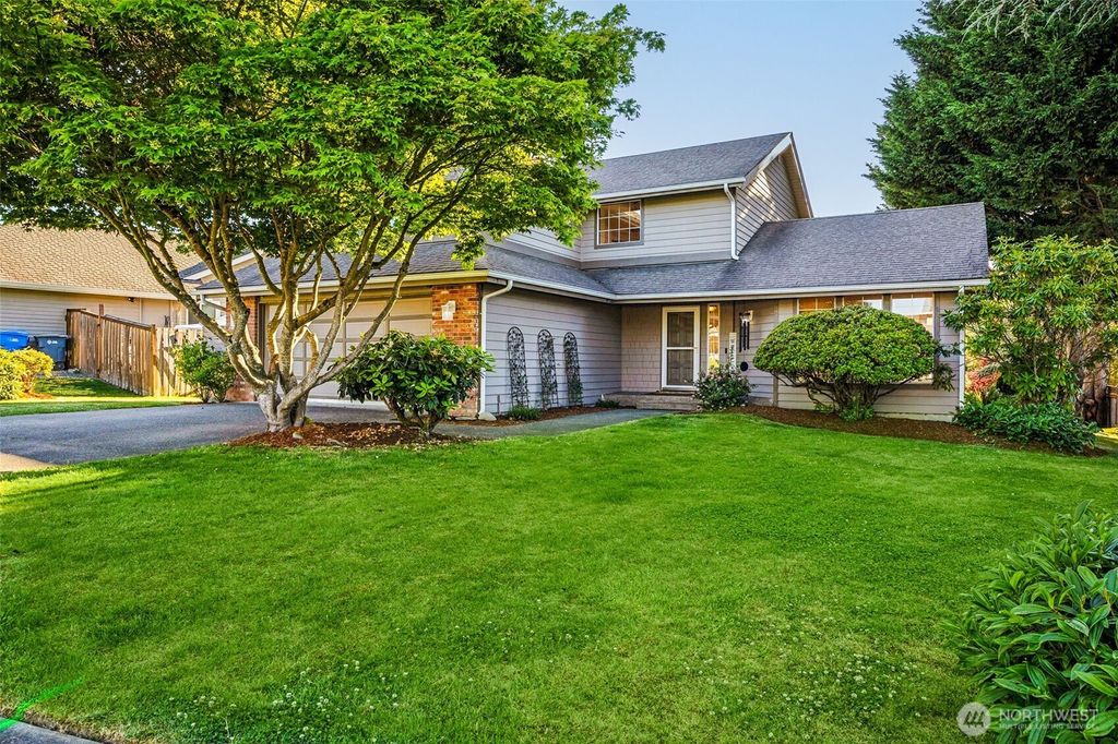 Photo of 1620 12th Street SW, Puyallup, WA 98371 (MLS # 2542743)