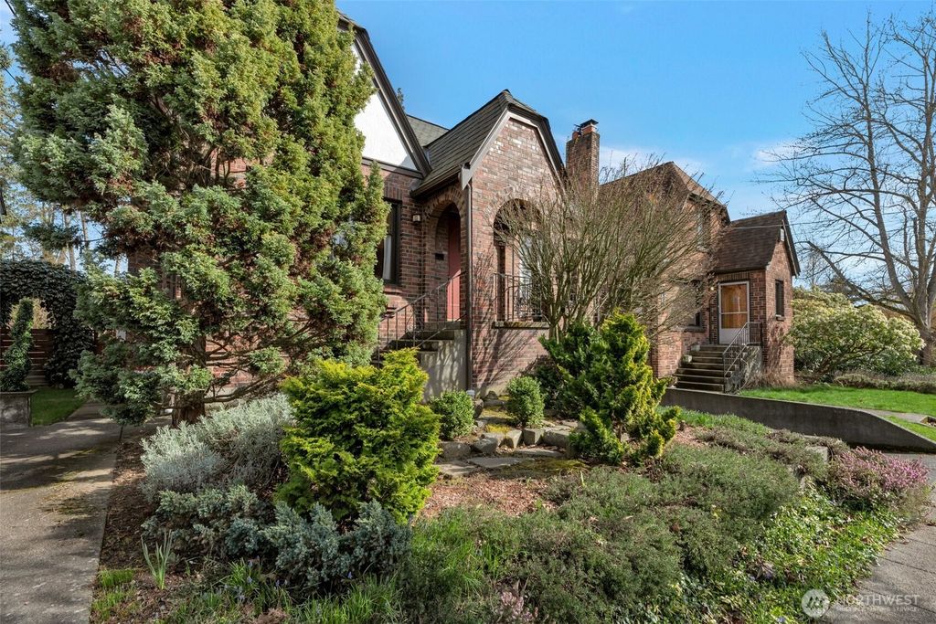 Photo of 4814 38th Avenue NE, Seattle, WA 98105 (MLS # 2348593)