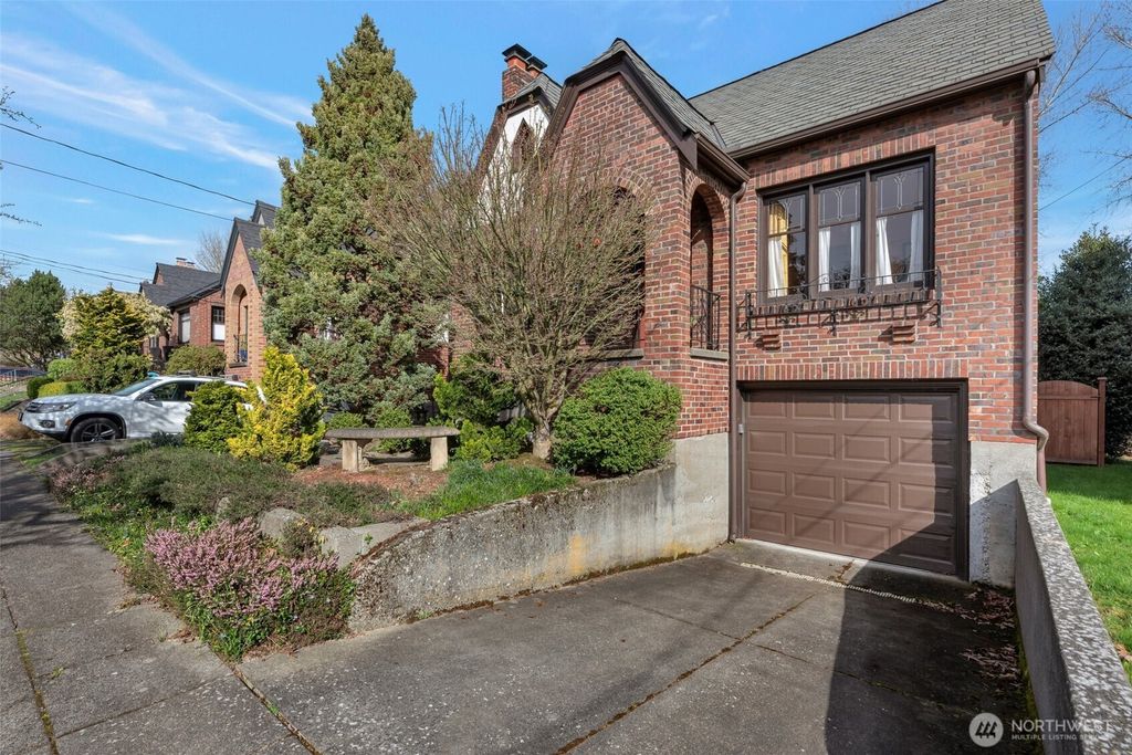 Photo of 4814 38th Avenue NE, Seattle, WA 98105 (MLS # 2348593)