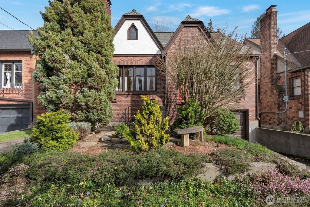 Photo of 4814 38th Avenue NE, Seattle, WA 98105 (MLS # 2348593)