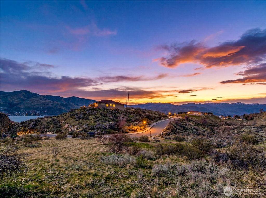 Photo of 104 Crest Drive, Chelan, WA 98816 (MLS # 2497193)