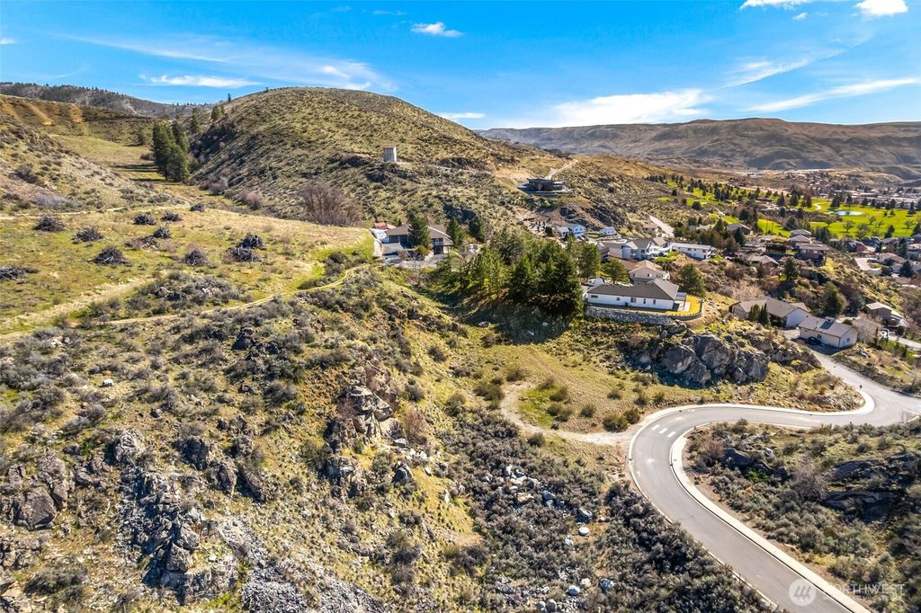 Photo of 104 Crest Drive, Chelan, WA 98816 (MLS # 2497193)