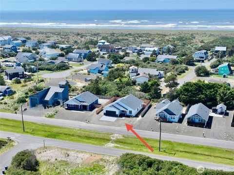 Photo of 917 Ocean Shores Blvd Boulevard SW, Ocean Shores, WA 98569 (MLS # 2528029)
