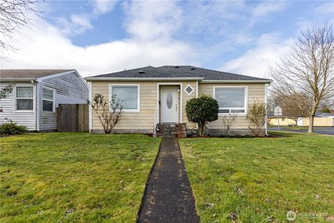 Photo of 835 20th Avenue, Longview, WA 98632 (MLS # 2486217)