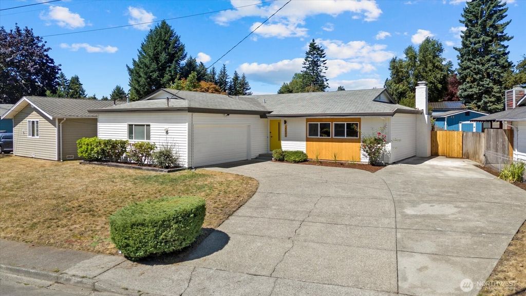 Photo of 16531 120th Avenue SE, Renton, WA 98058 (MLS # 2410943)