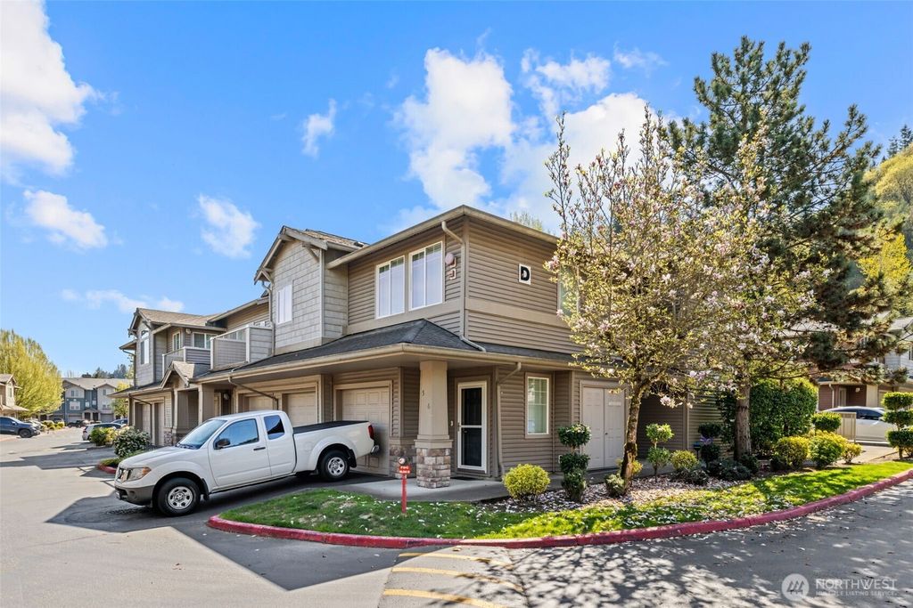 Photo of 15325 SE 155th Place #D6, Renton, WA 98058 (MLS # 2348711)