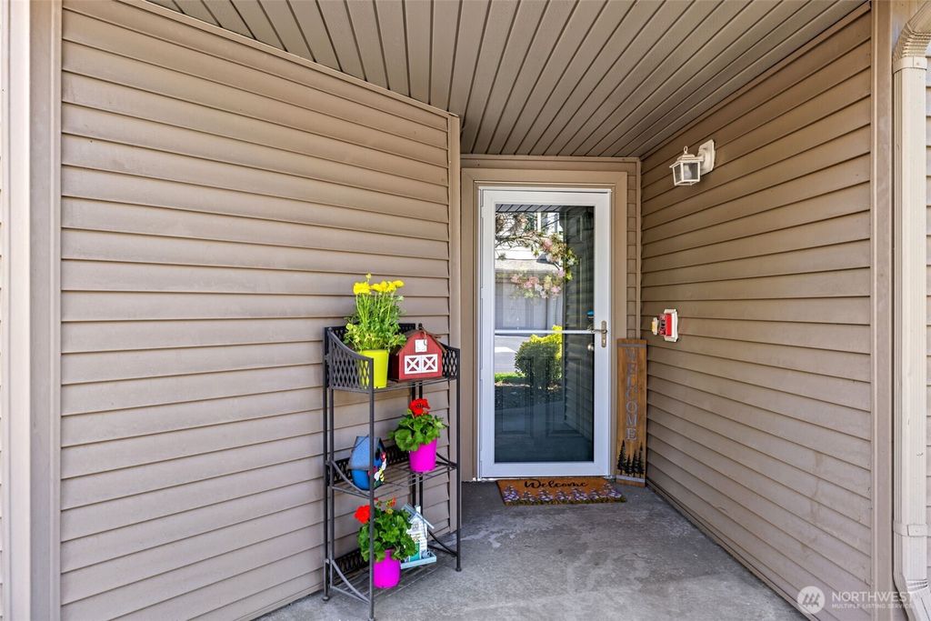 Photo of 15325 SE 155th Place #D6, Renton, WA 98058 (MLS # 2348711)