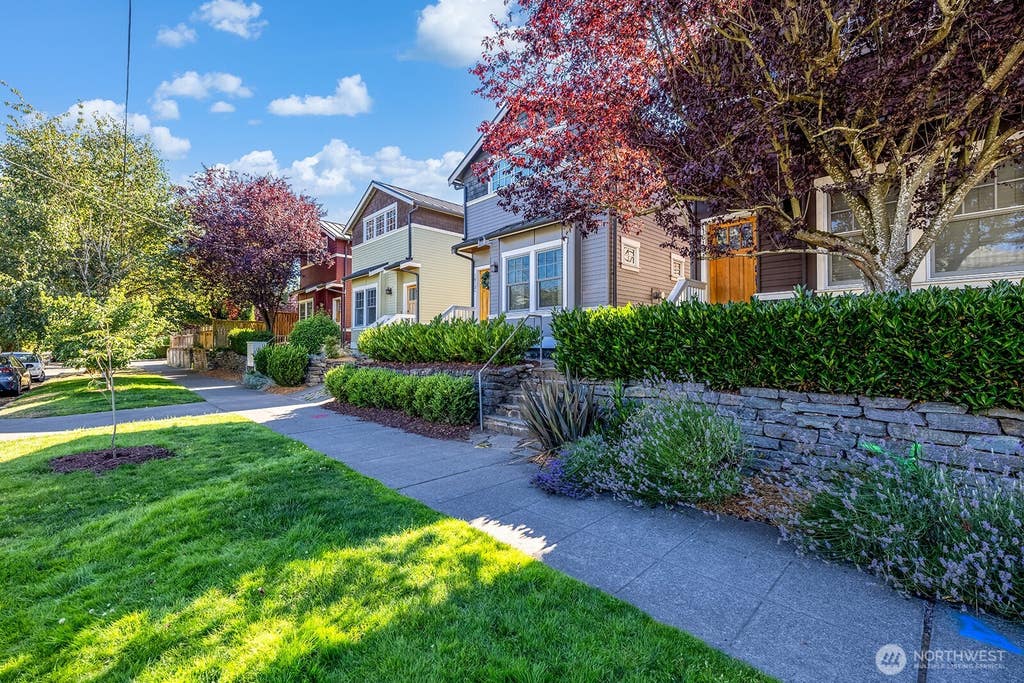 Photo of 1613 21st Avenue #B, Seattle, WA 98122 (MLS # 2558876)