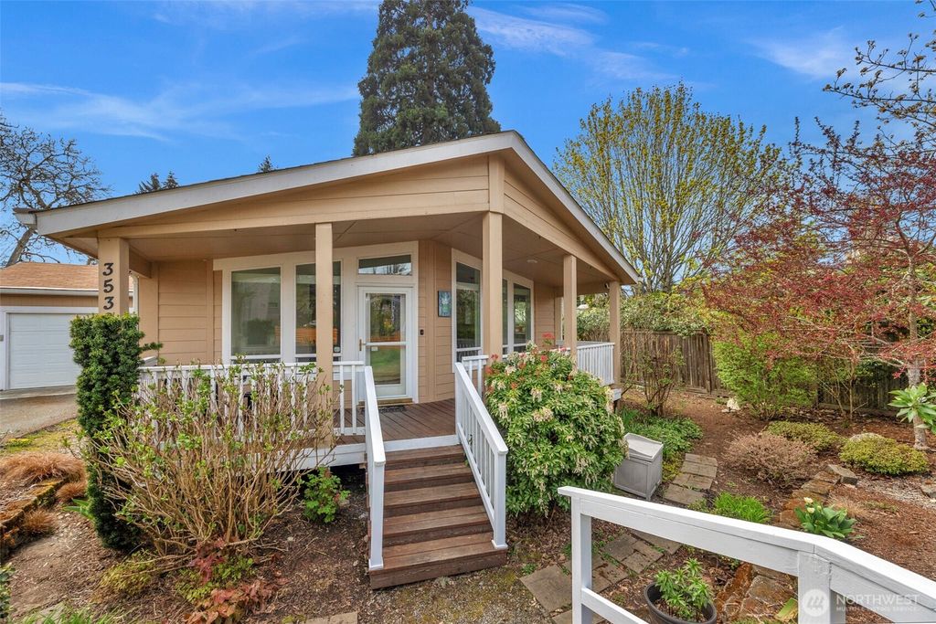 Photo of 3539 SW 100th Street, Seattle, WA 98146 (MLS # 2505725)