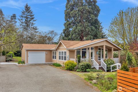 Photo of 3539 SW 100th Street, Seattle, WA 98146 (MLS # 2505725)