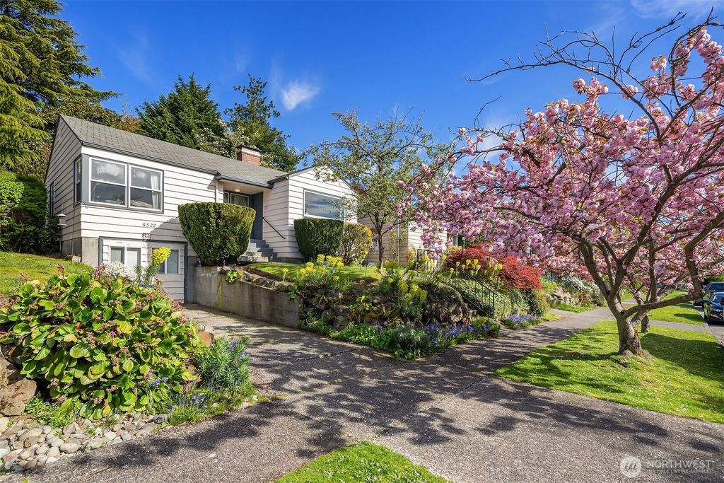 Photo of 6522 42nd Avenue NE, Seattle, WA 98115 (MLS # 2386320)