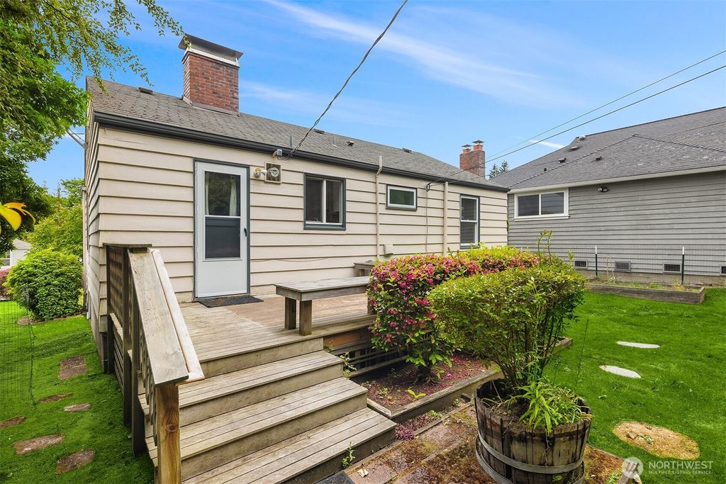 Photo of 6522 42nd Avenue NE, Seattle, WA 98115 (MLS # 2386320)