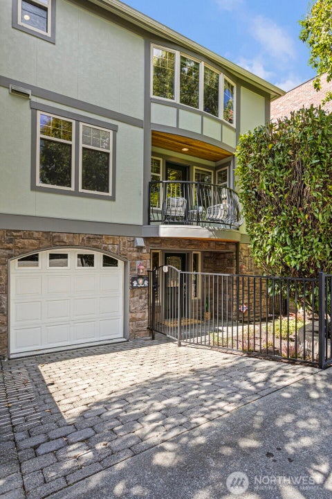 Photo of 4423 Phinney Avenue N #F, Seattle, WA 98103 (MLS # 2575343)