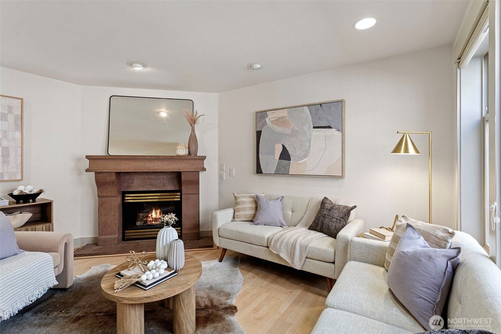 Photo of 4423 Phinney Avenue N #F, Seattle, WA 98103 (MLS # 2575343)
