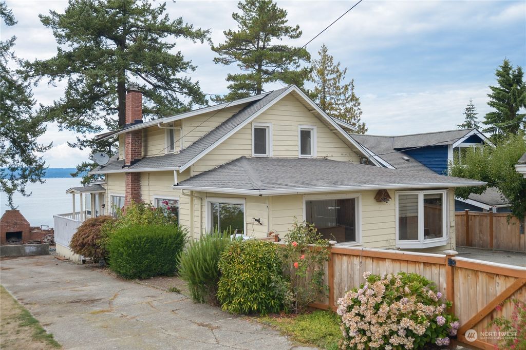 Photo of 18826 Soundview Drive, Stanwood, WA 98292 (MLS # 2156912)