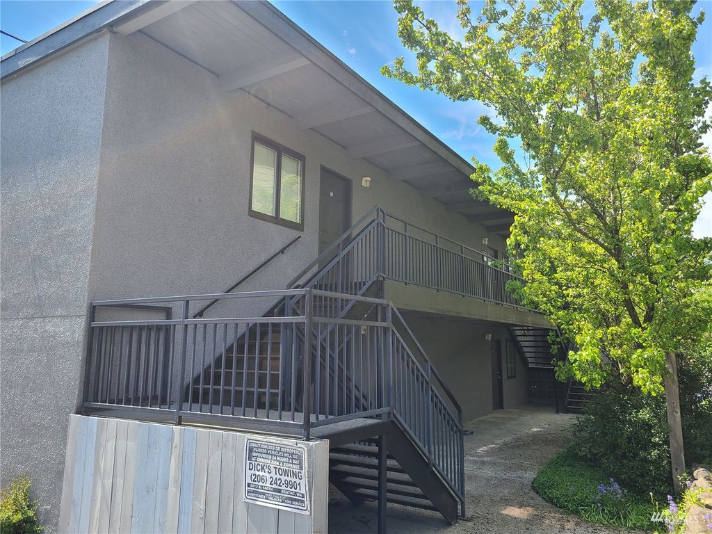 Photo of 4138 California Avenue SW, Seattle, WA 98116 (MLS # 1981288)