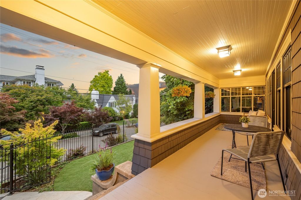 Photo of 1800 Federal Avenue E, Seattle, WA 98102 (MLS # 2416734)