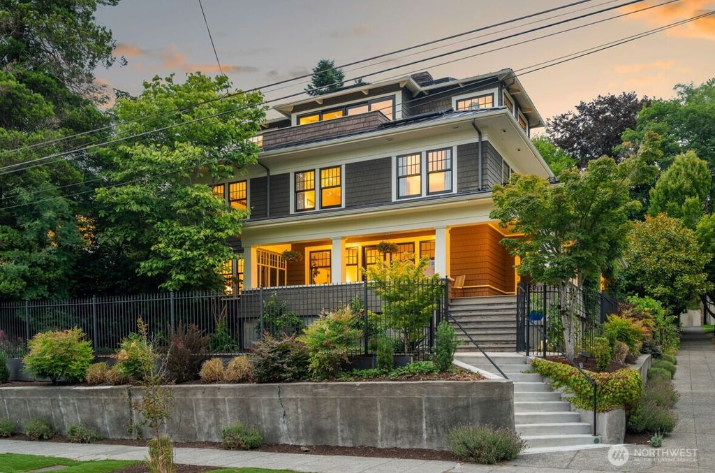 Photo of 1800 Federal Avenue E, Seattle, WA 98102 (MLS # 2416734)