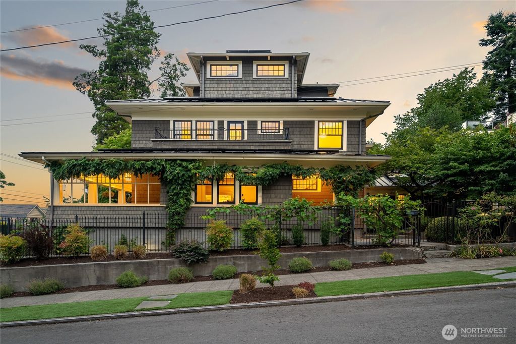 Photo of 1800 Federal Avenue E, Seattle, WA 98102 (MLS # 2416734)