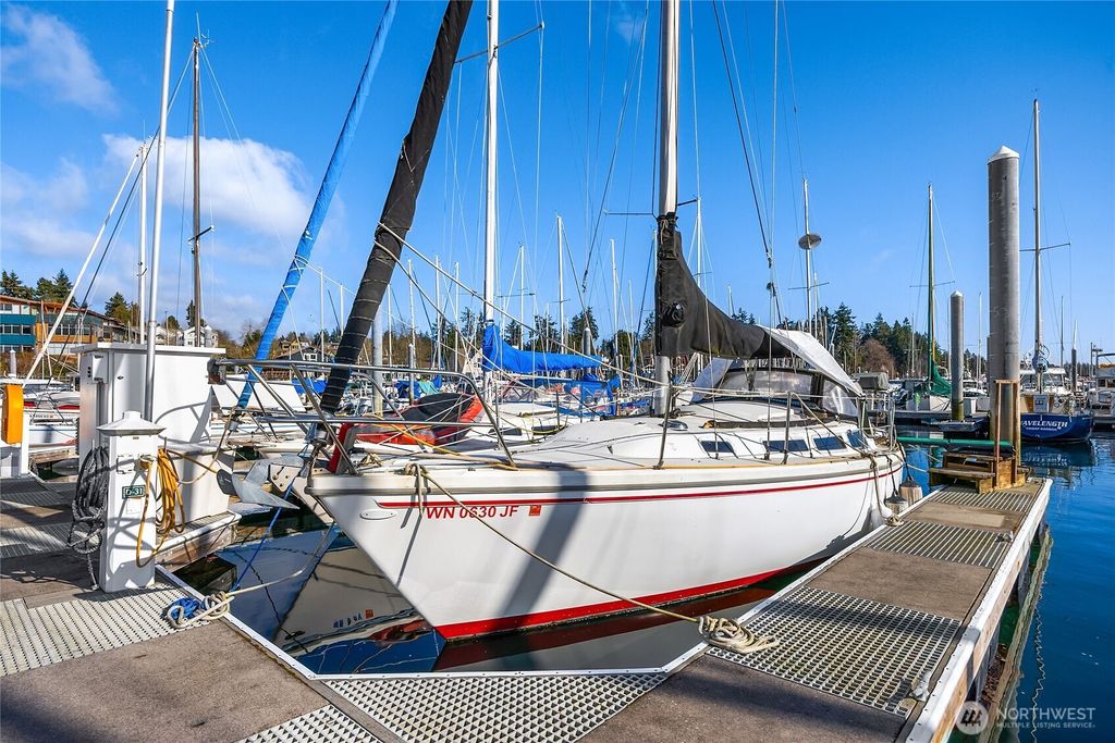 Photo of 141 Parfitt Way SW #D31, Bainbridge Island, WA 98110 (MLS # 2488079)