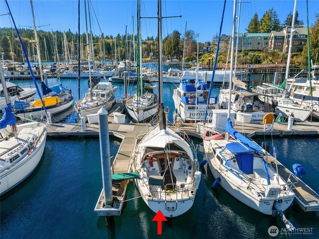 Photo of 141 Parfitt Way SW #D31, Bainbridge Island, WA 98110 (MLS # 2488079)