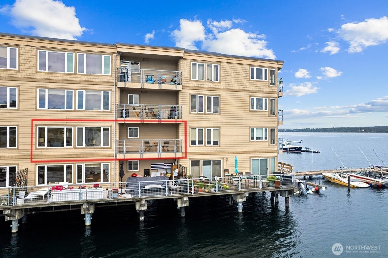 334 Lakeside Avenue S 207