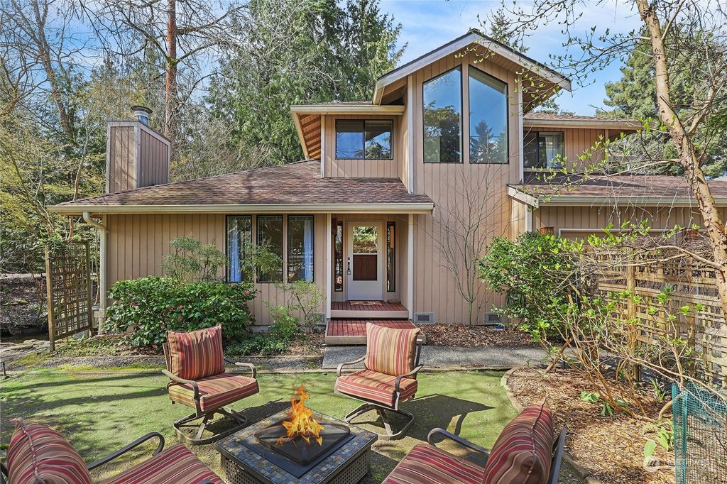Photo of 9701 45th Avenue NE, Seattle, WA 98115 (MLS # 2233267)