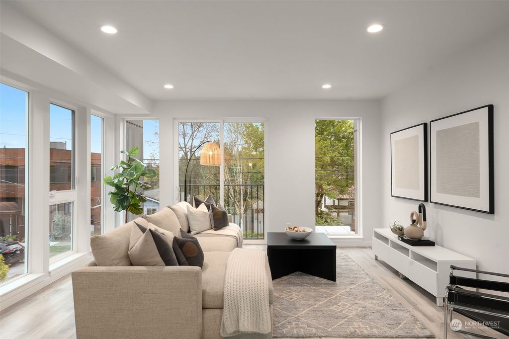 Photo of 123 26th Avenue E #D, Seattle, WA 98112 (MLS # 2275023)