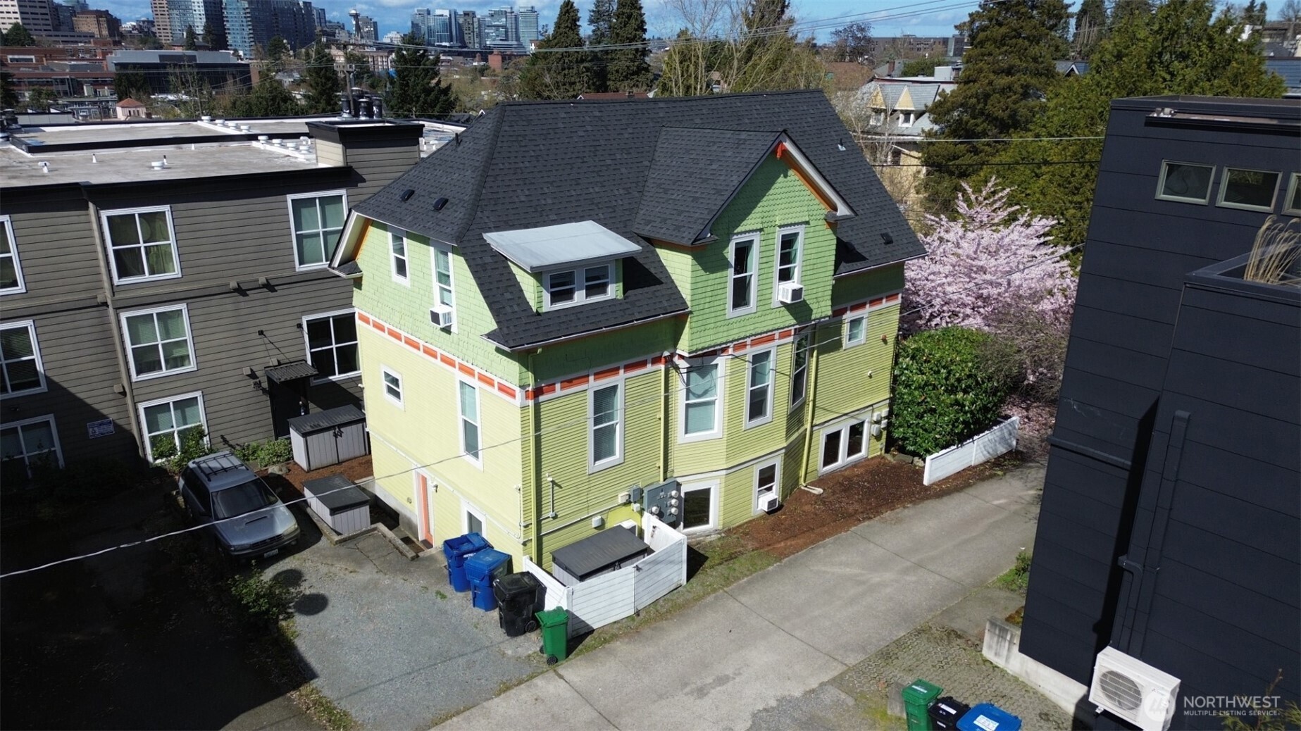 1609 E Columbia Street