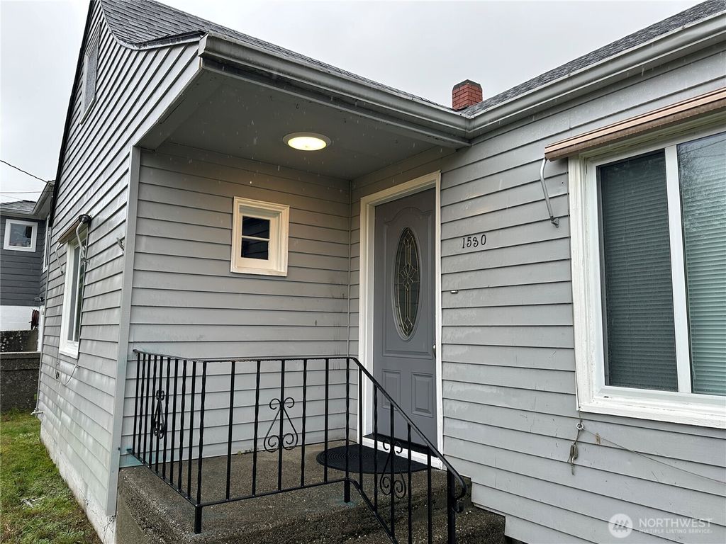 Photo of 1530 N Lafayette Avenue, Bremerton, WA 98312 (MLS # 2466251)