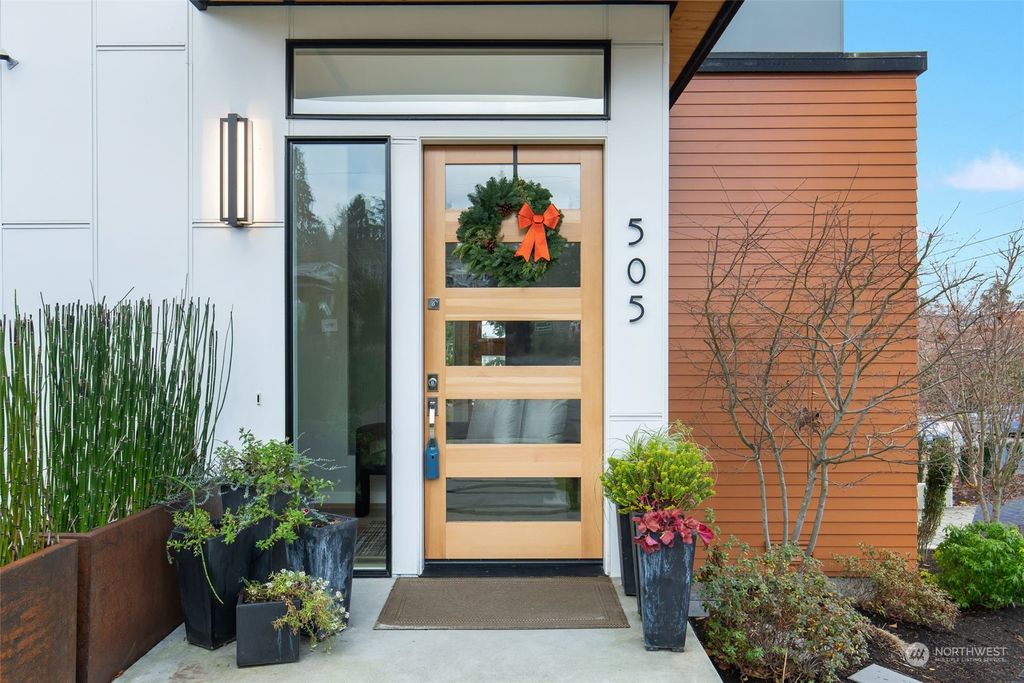 Photo of 505 13th Avenue, Kirkland, WA 98033 (MLS # 2022185)