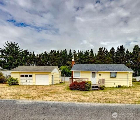 Photo of 1215 199th Place, Long Beach, WA 98631 (MLS # 2390883)