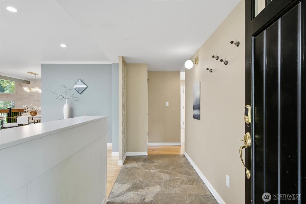 Photo of 16119 SE 31st St ST, Bellevue, WA 98008 (MLS # 2561602)