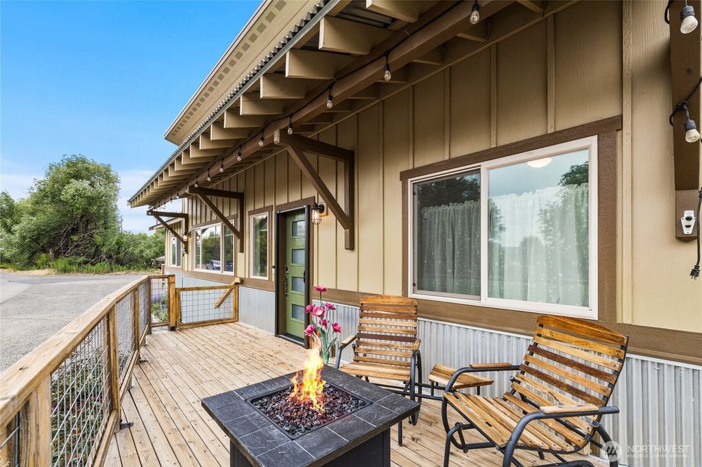 Photo of 308 W 1st Avenue, Kittitas, WA 98934 (MLS # 2548157)