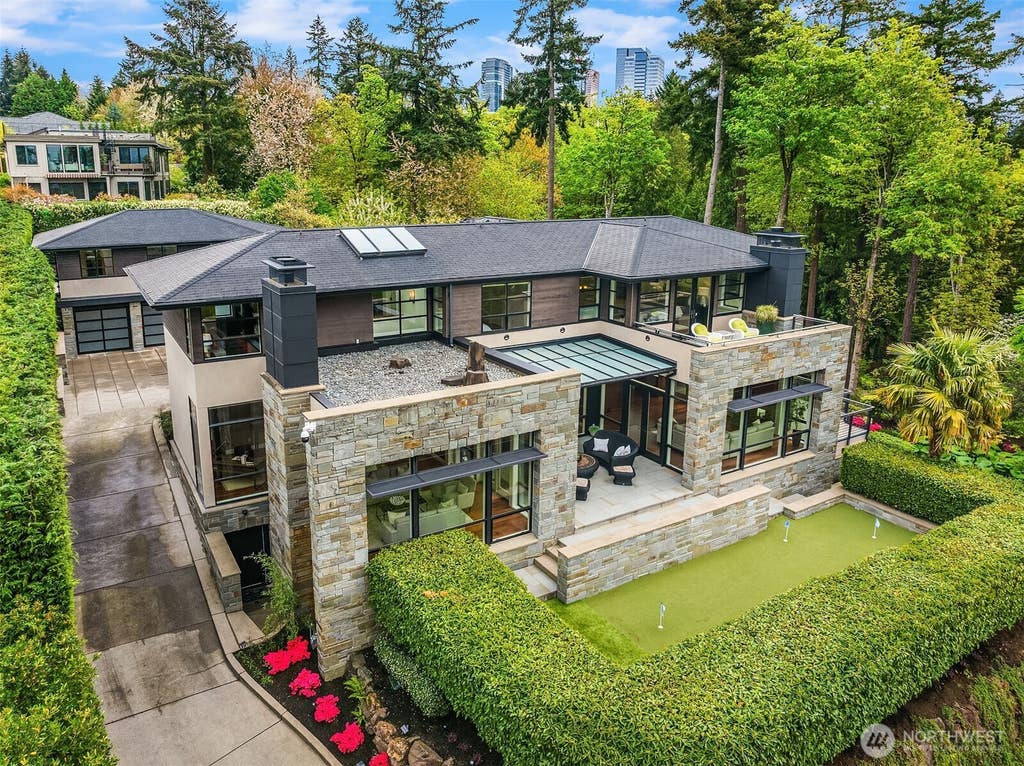 Photo of 9632 Lake Washington Boulevard NE, Bellevue, WA 98004 (MLS # 2571238)
