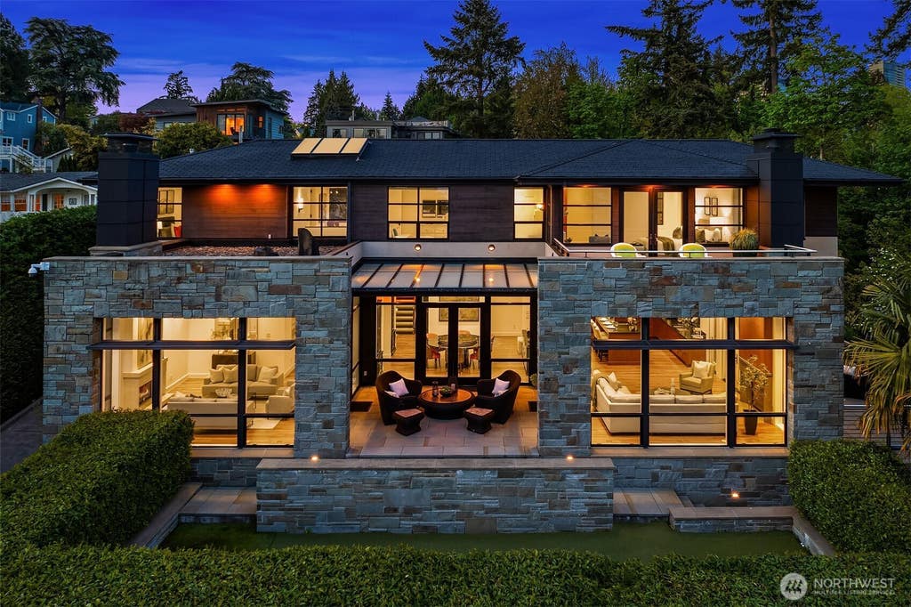 Photo of 9632 Lake Washington Boulevard NE, Bellevue, WA 98004 (MLS # 2571238)